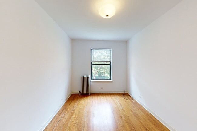 Interior Photo - 5326-5336 S. Greenwood Avenue