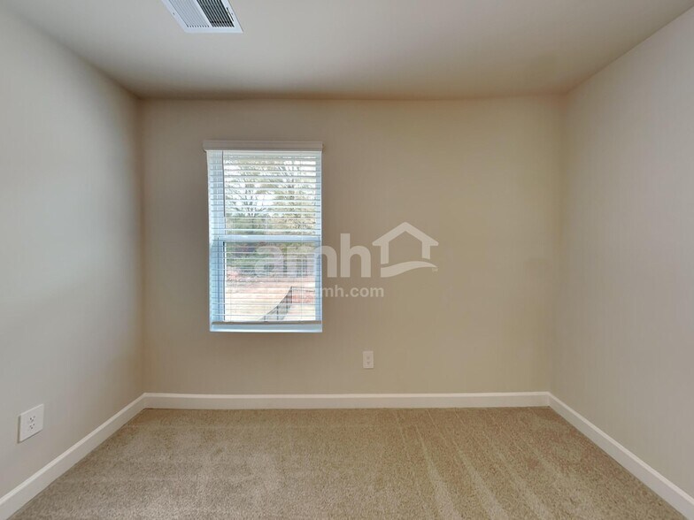 Building Photo - 789 Treeline Rd