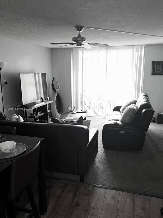 Building Photo - 8100 Sunrise Lakes Blvd