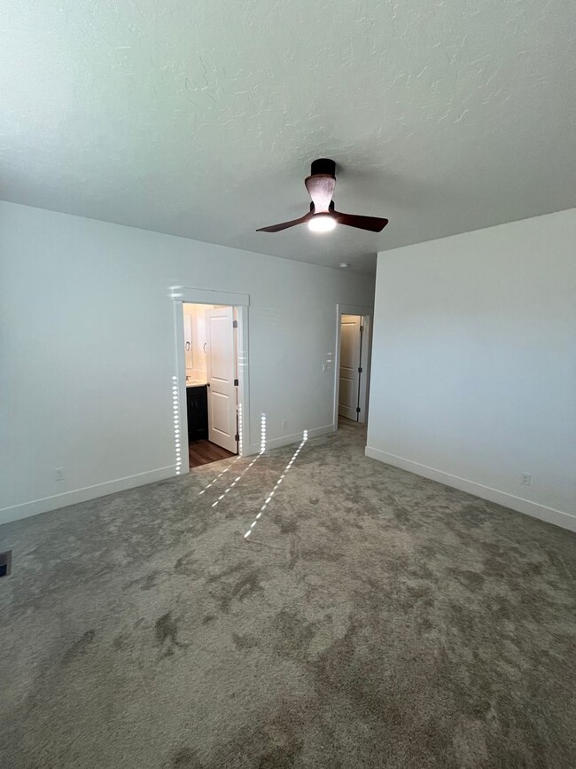 Building Photo - Brand New 3 bed 2 bath Home + bonus room