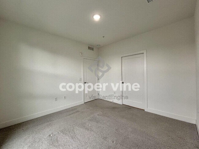 Building Photo - 3500 S Corona St
