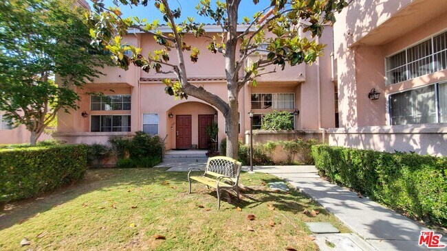 Building Photo - 7320 Balboa Blvd