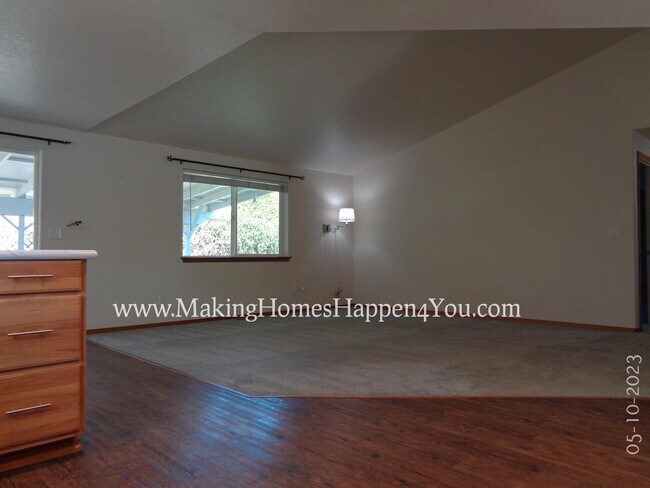 Building Photo - 405 Lavender St