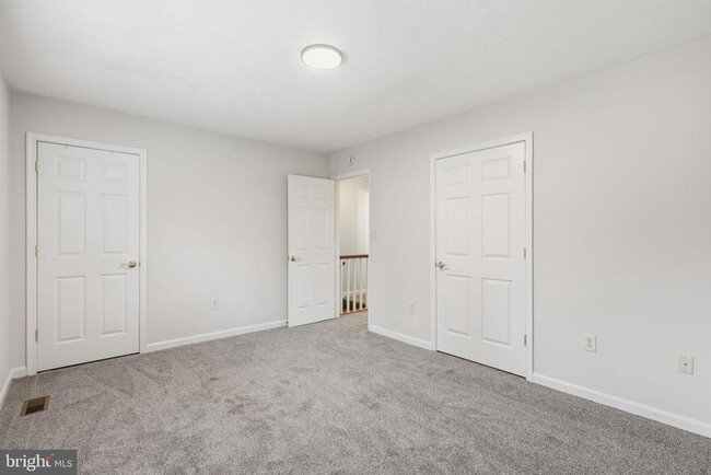 Building Photo - 405 Willow Lawn Dr