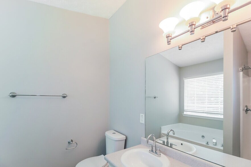 Building Photo - 505 Brewer Dr