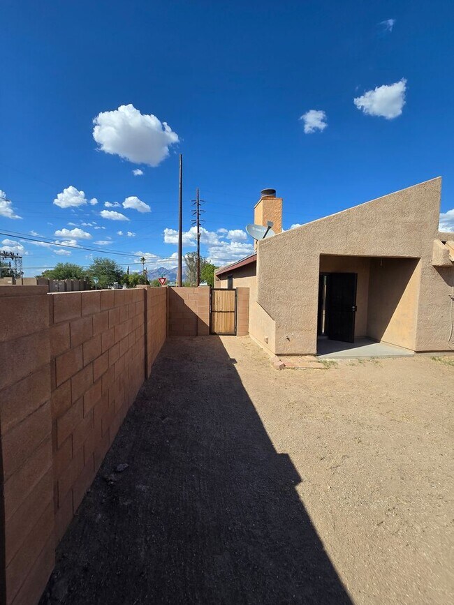 Building Photo - pm1001