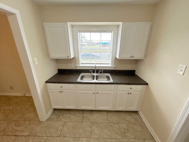 Building Photo - 4376 Willow Rd