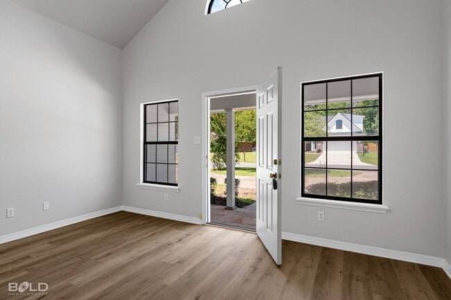 Building Photo - Check Out this 3 bed 2 bath in North Shreveport!