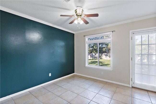 Building Photo - 2703 Allen Forest Dr