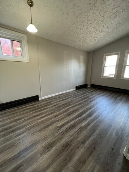 Building Photo - 514 W 16th St