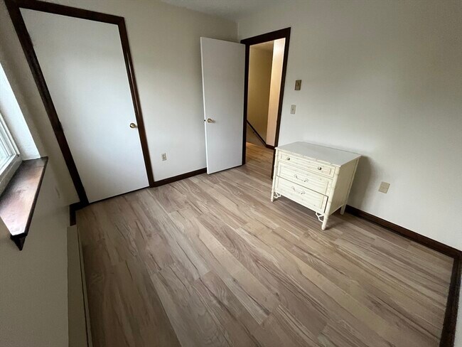 Building Photo - 53 Fairfield Park