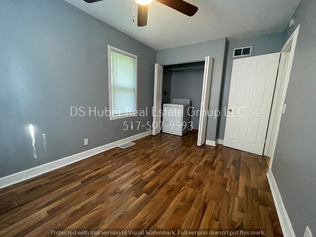 Building Photo - 1621 Roselawn Ave