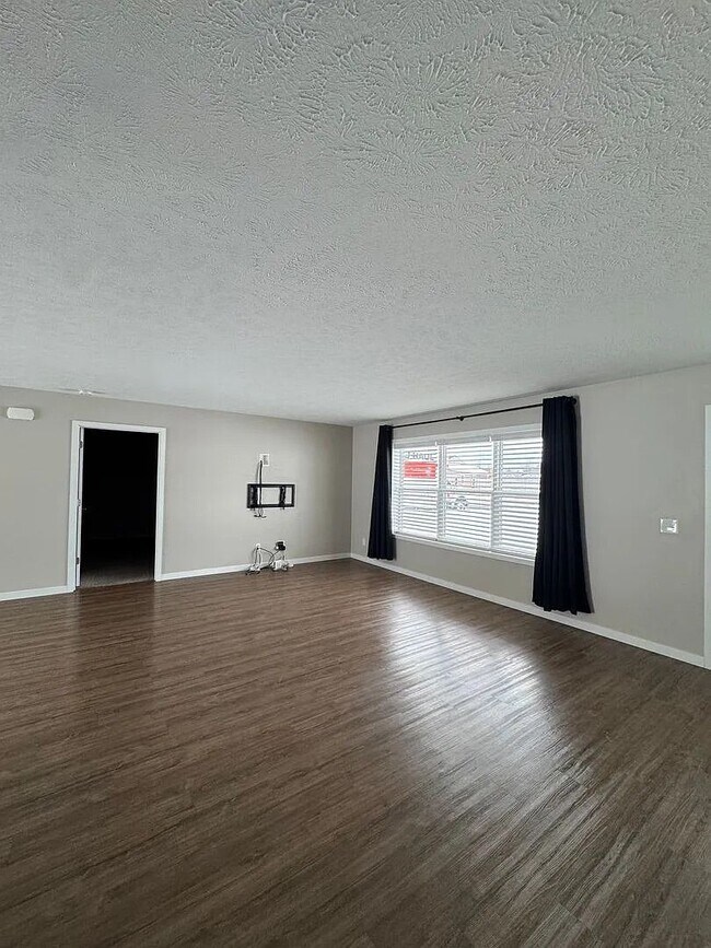 Building Photo - Available Now! Beautiful Traverse City Home for Rent! $3,100/Month