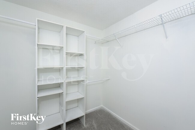 Building Photo - 6713 Thornwood Ct