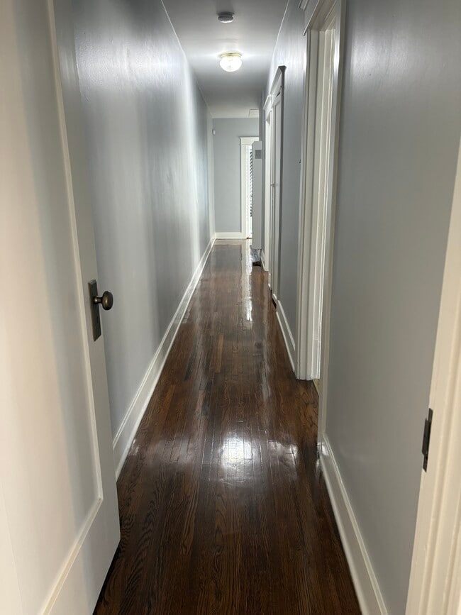 Hallway to bedrooms and bathroom - 766 N Ridgewood Pl