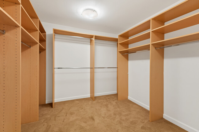 Building Photo - 28051 Balkins Dr