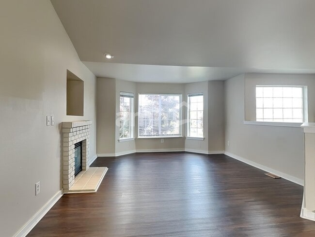 Building Photo - 1327 Whitehouse Ave