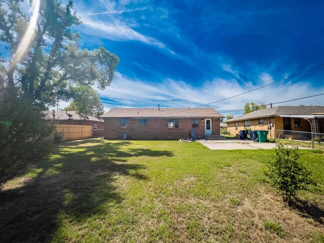 Building Photo - This Perfect Home Awaits!