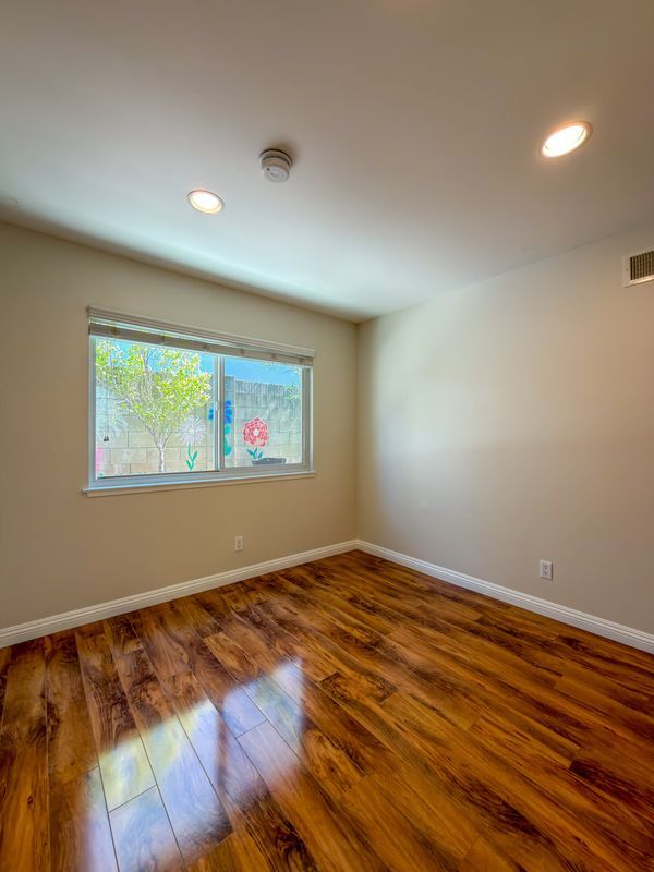 Building Photo - 5445 Sunvalley Ct