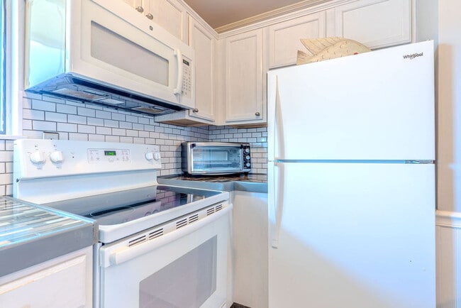 Building Photo - 662 William Hilton Pkwy