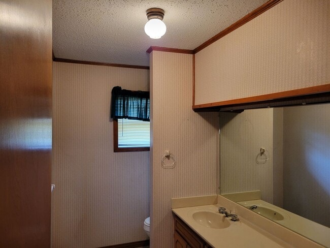 Building Photo - 912 N Main St