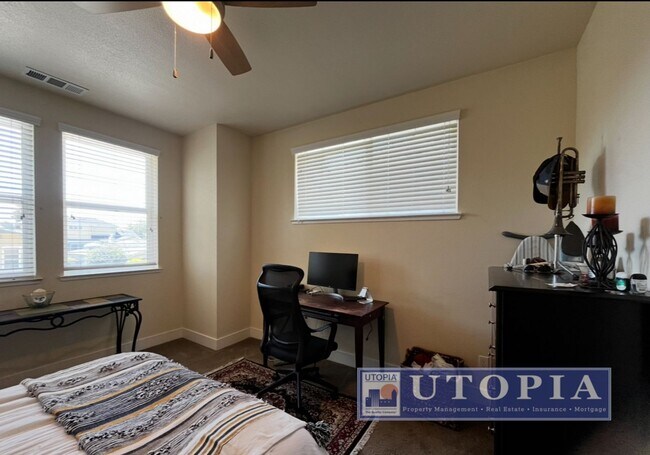 Building Photo - Spacious and Modern 3-bedroom, 3.5 bathroo...