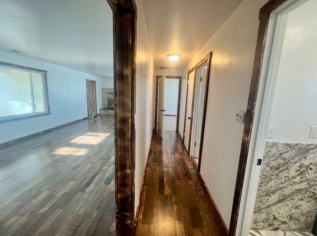 Building Photo - Charming 3 Bedroom 2 Bathroom Country Home...