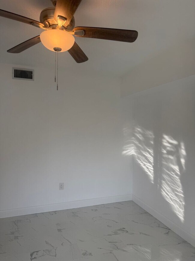 Building Photo - 5300 S Atlantic Ave