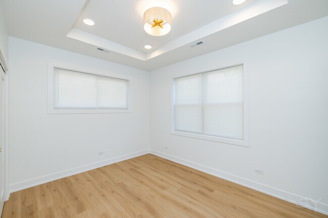 Building Photo - 6048 S Eberhart Ave