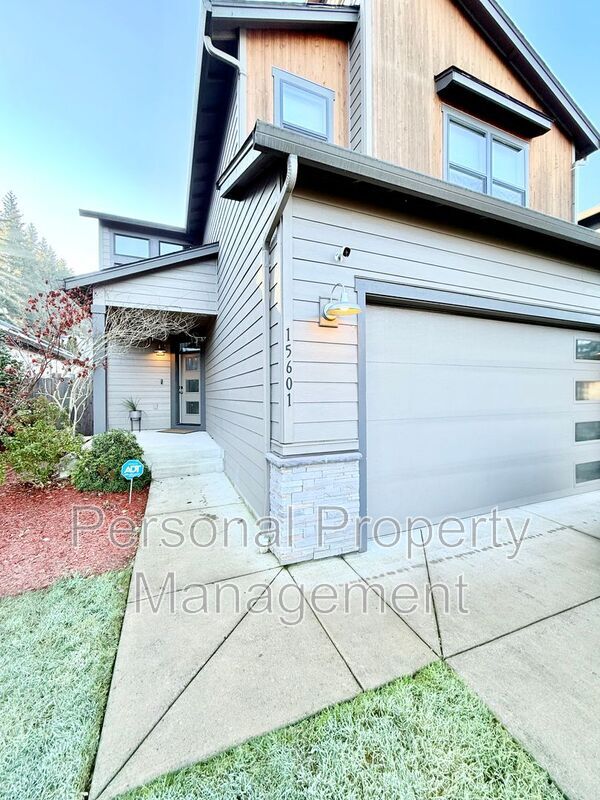 Building Photo - 15601 NE 107th St