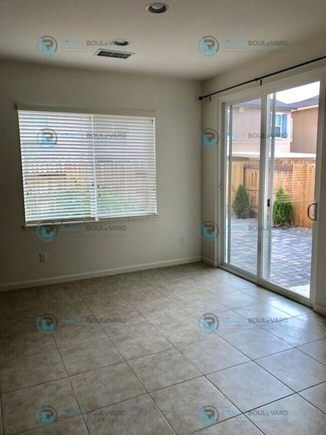 Building Photo - Beautiful 3-Bedroom Home in South Meadows ...