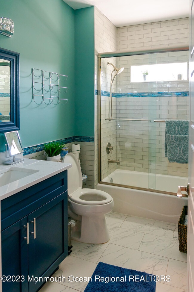 Building Photo - 18 Valentine St