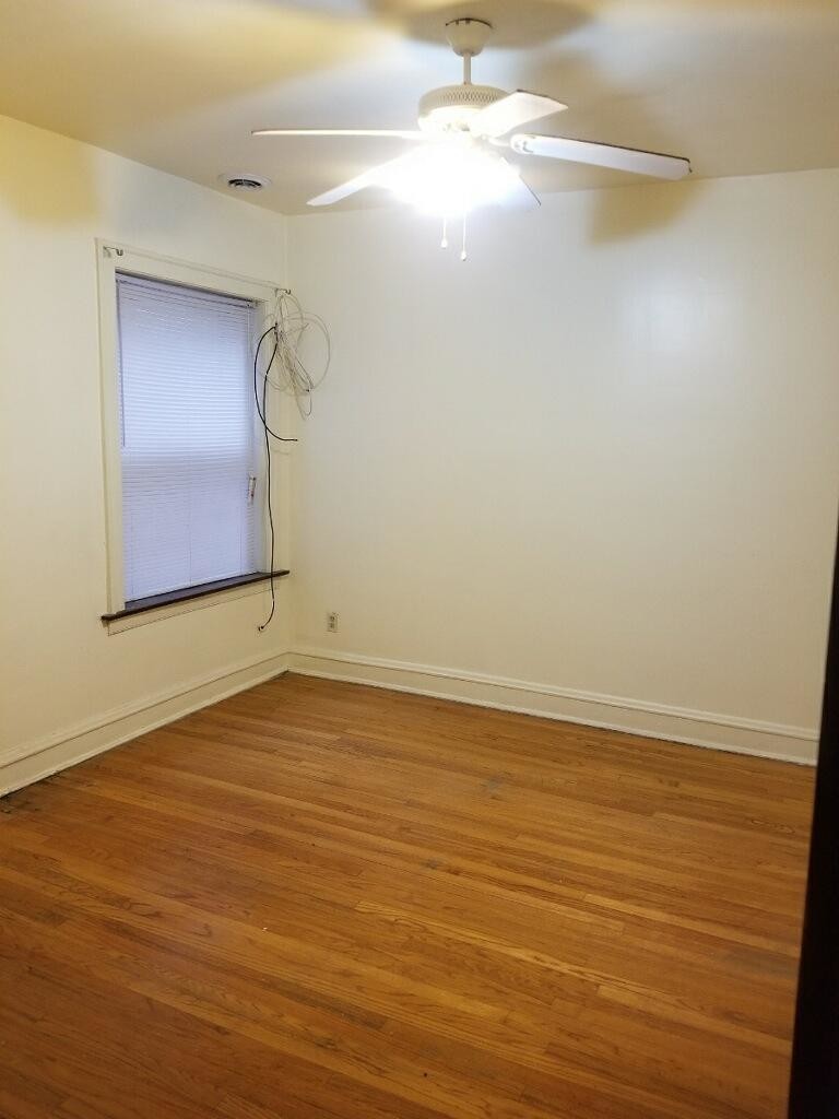 Br 1 - 8229 S Clyde Ave