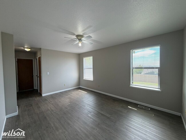 Building Photo - 5606 Mt Clemens Way
