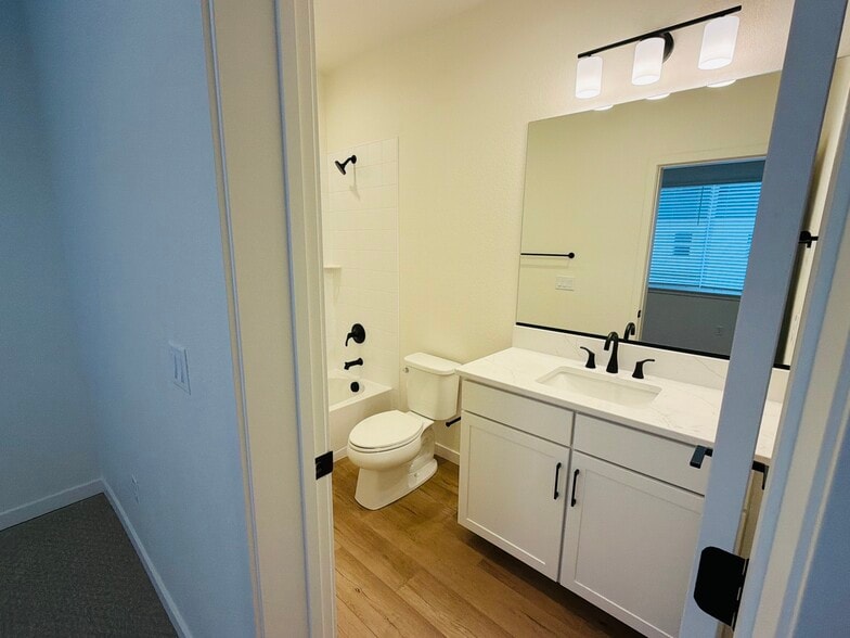 Building Photo - 7180 Clove Hitch Hts