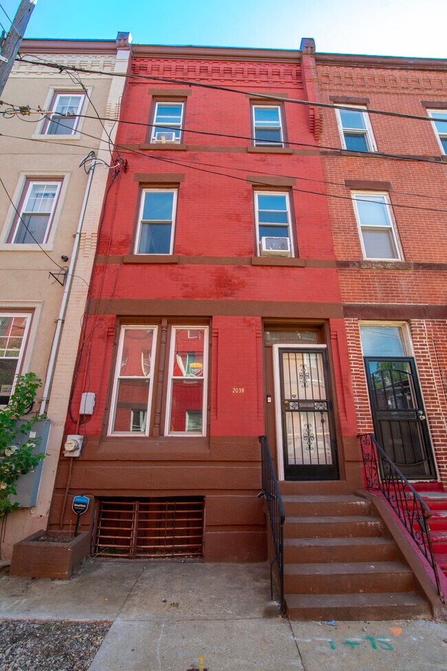 Building Photo - 2039 N Gratz St