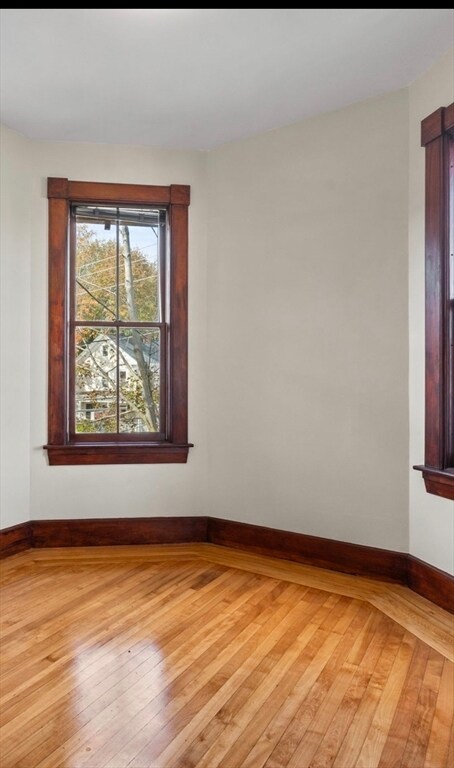 Building Photo - 118 Elm St