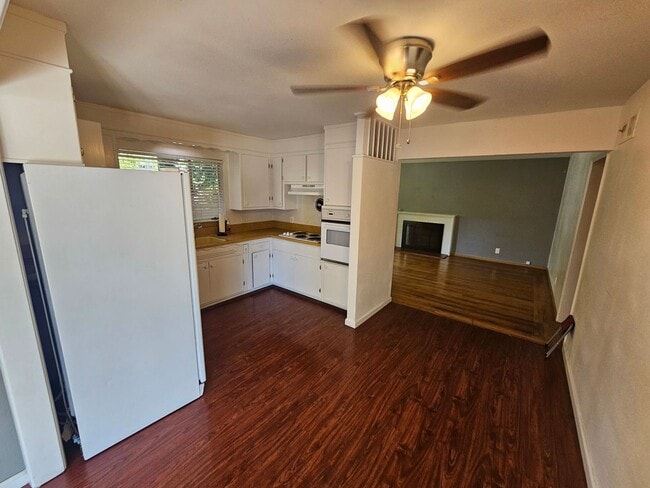 Building Photo - Charming Castro Valley Retreat with 2-Car ...