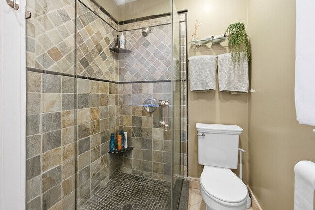 Building Photo - 258 Ridgewood Ave