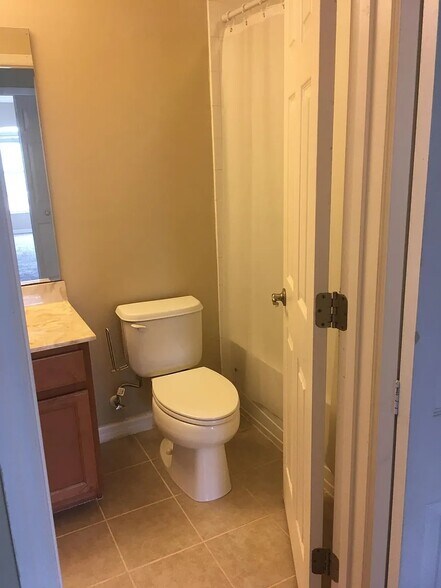 Building Photo - 10316 Fallsgrove St