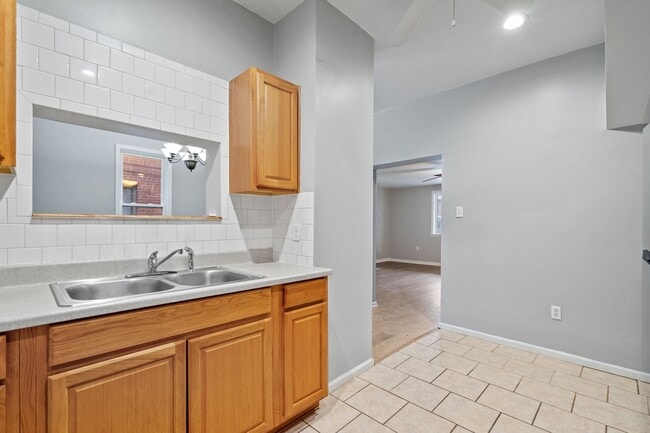 Building Photo - 410 Lorenz Ave