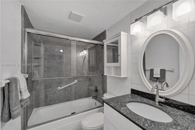 Building Photo - 5050 Bayview Dr