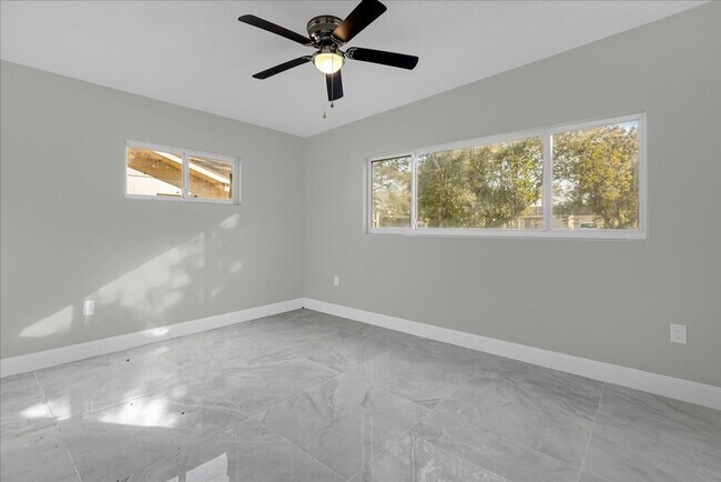 Building Photo - Fantastic 3 Bed / 2 bath Home - Section Ei...