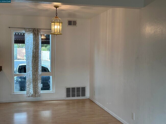 Building Photo - 89 Villa Cir