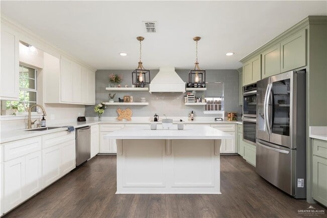 Building Photo - 23 Ulex Ave