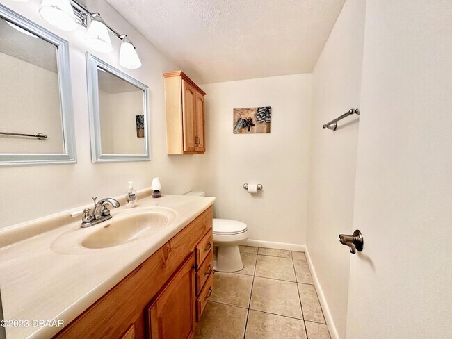 Building Photo - 4590 S Atlantic Ave