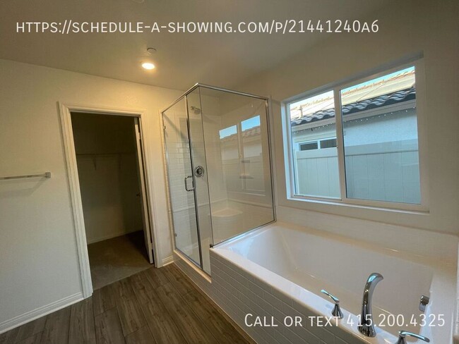 Building Photo - Gorgeous Brand New built - 3 bedroom & 2 b...