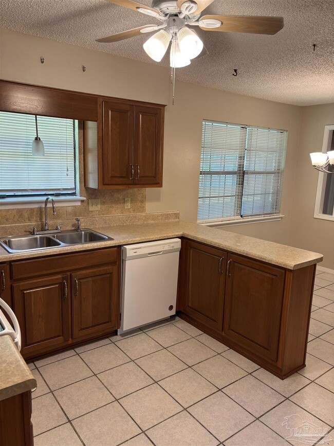 Building Photo - 4942 Lanett Dr