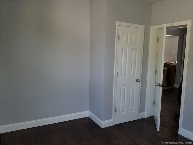Building Photo - 117 Southview St