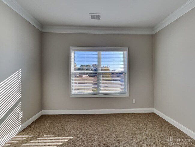 Building Photo - 402 Cranbrooke Dr